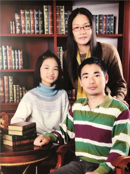 胡冰家庭合影.jpg