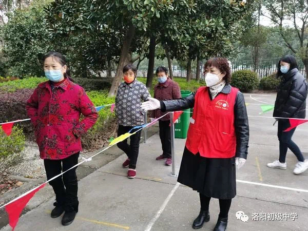 参加洛阳社区全民核酸志愿者4.jpg