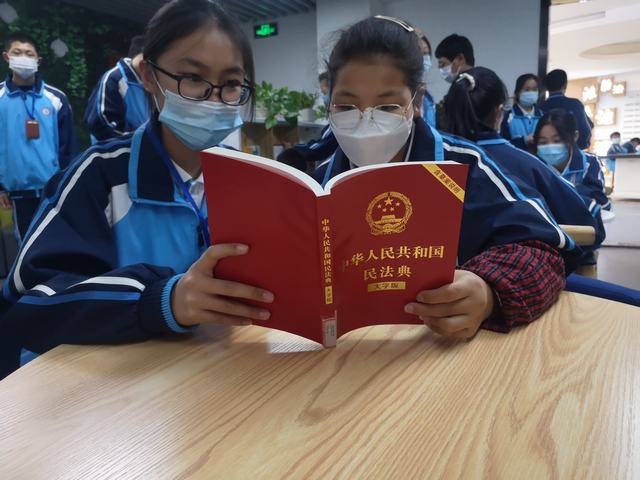 律图书角 (2).jpg