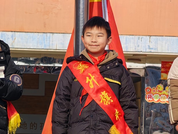 升旗手温庆祥.jpg