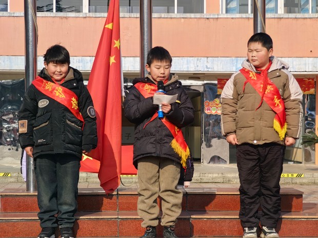 升旗手护旗手.jpg