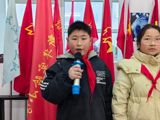 护旗手陈弘博.jpg
