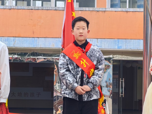 升旗手邹洋.jpg