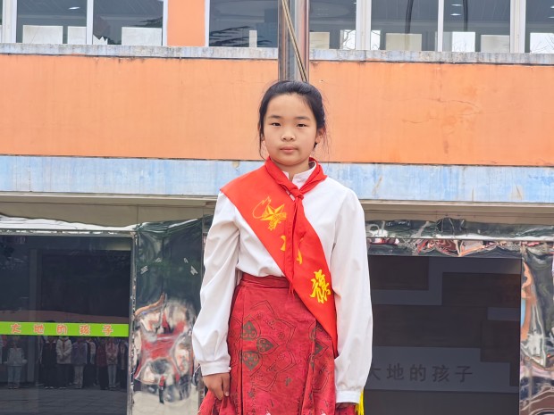 护旗手张子萱.jpg