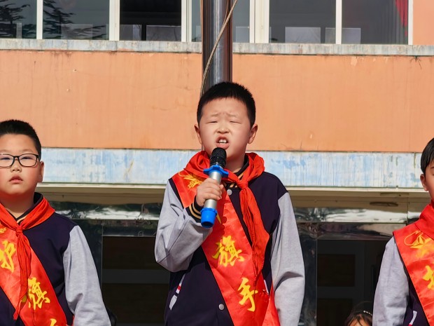 升旗手高嘉晨.jpg
