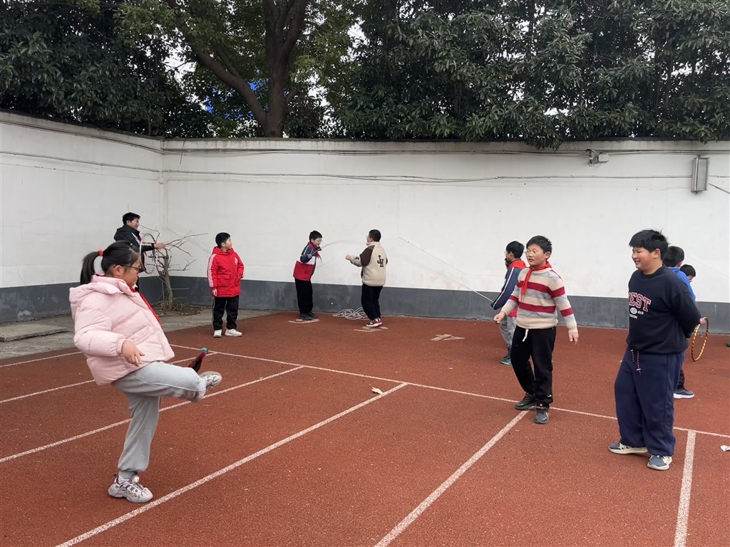 我会踢毽子.jpg