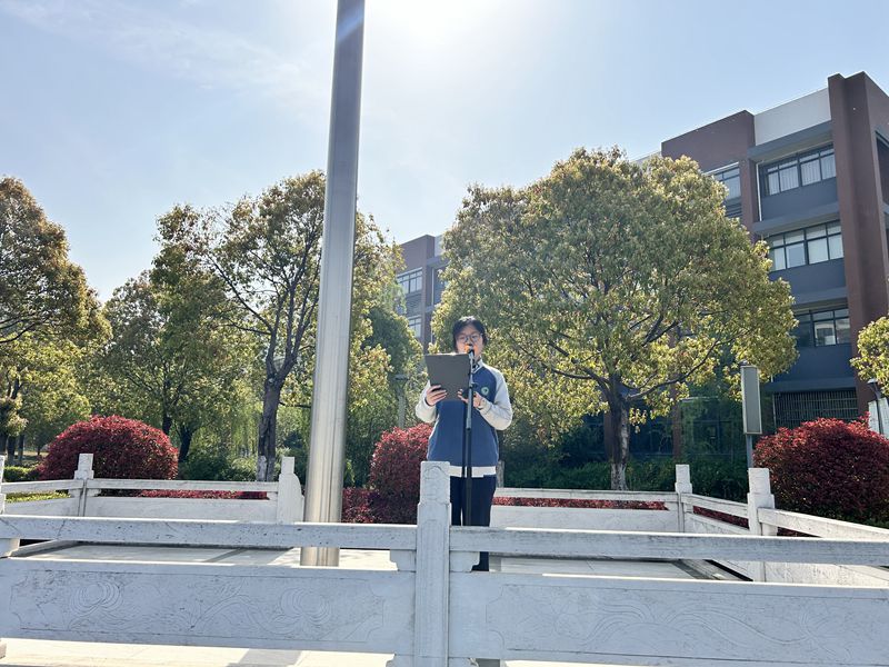 4.7 国旗下讲话_副本.jpg 4.7 国旗下讲话_副本.jpg