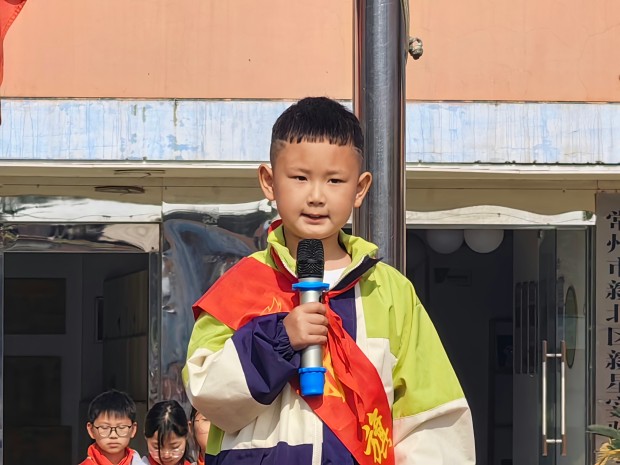护旗手仇怡博.jpg