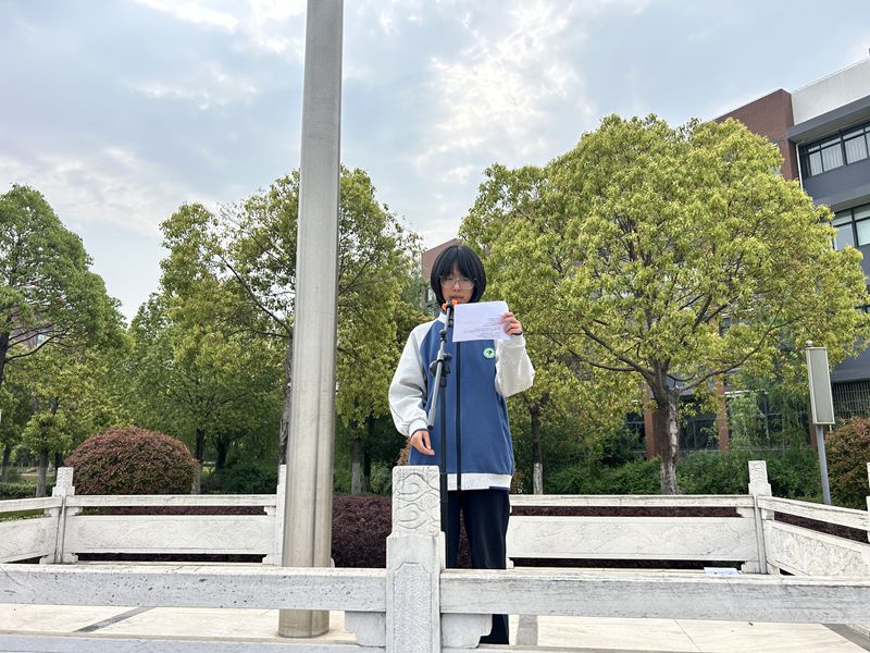 演讲者4.21_副本.jpg 演讲者4.21_副本.jpg