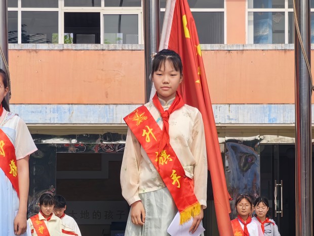 升旗手朱思玥.jpg