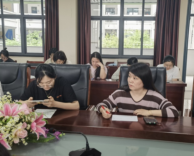 政治组发言.jpg