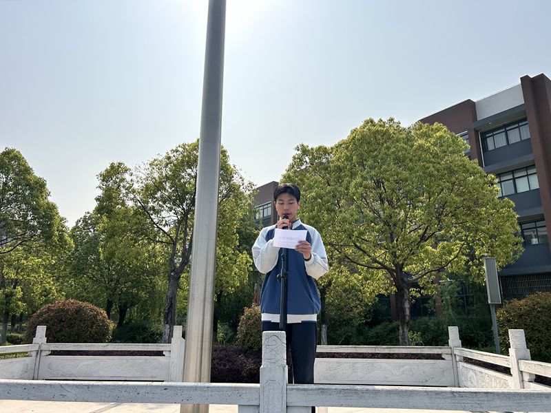 演讲人_副本.jpg 演讲人_副本.jpg