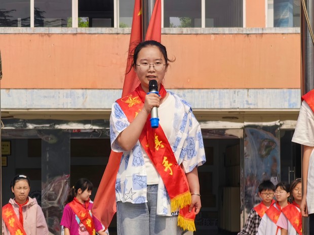 升旗手齐琪.jpg