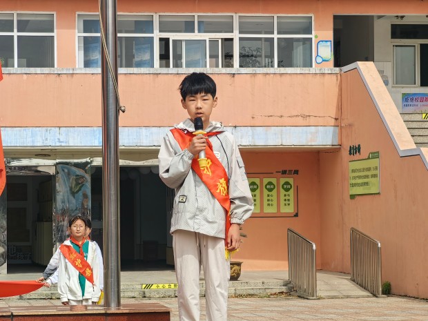护旗手李国涛.jpg