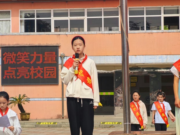 护旗手徐欣茹.jpg