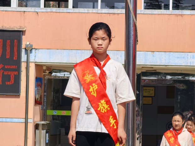 护旗手喻慧娟.jpg