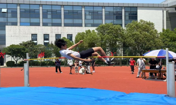 丁献虎跳高.jpg