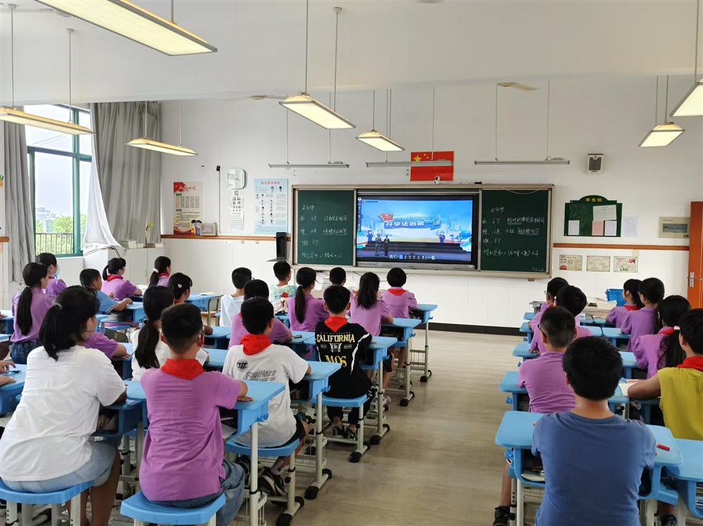 2月（3）开学第一课.jpg