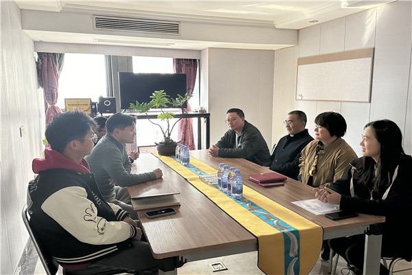 学院领导与晨锦文化高层交流谈话2.jpg