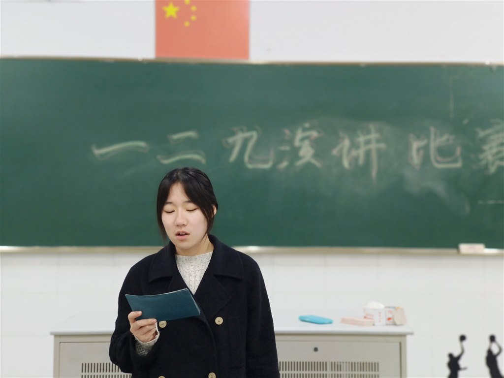 参赛同学演讲现场.jpg