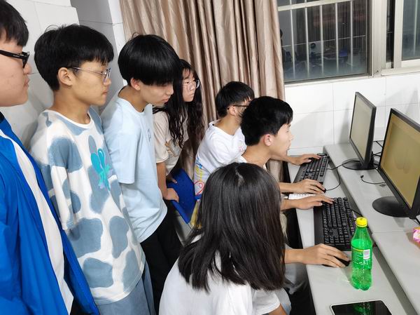 3D打印玉兔活动照片.jpg