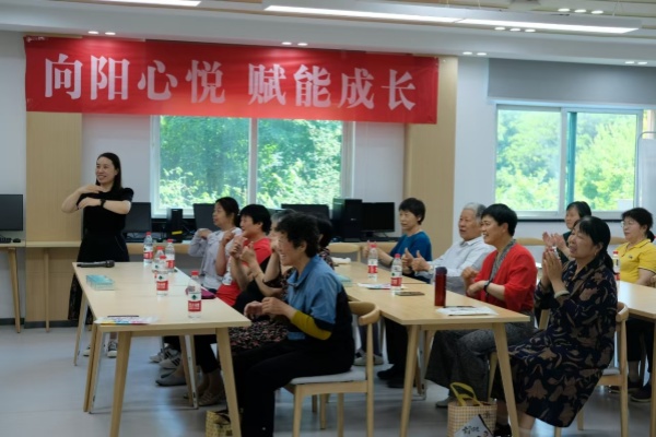 老师学员活动中.jpg