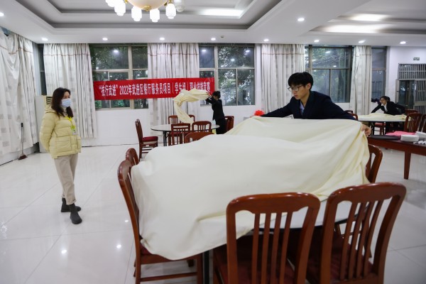 餐厅服务员实操竞赛现场_副本.jpg