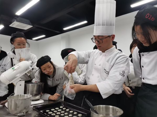 3老师示范演练.jpg