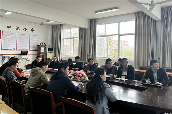 书记上党课3_副本.jpg