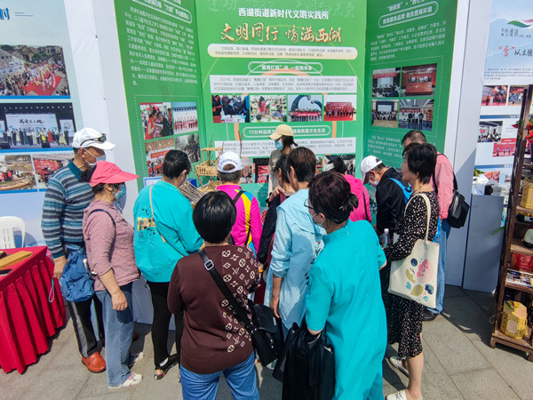1参观服务展示交流区.jpg