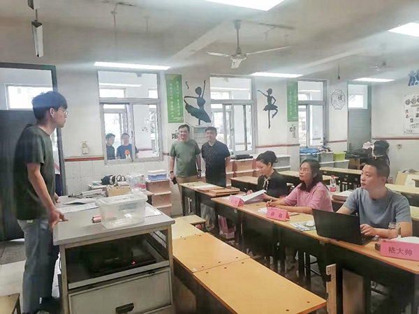 吴院陪同省校领导巡查_副本.jpg