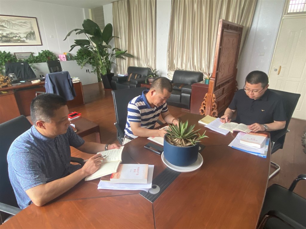 支委会会议.jpg