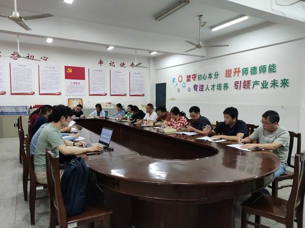 3 教研组长会议布置安保维稳工作.jpg