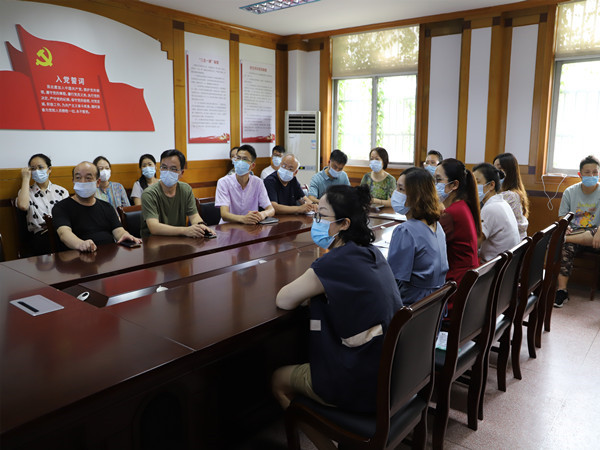 老师们积极学习1.JPG