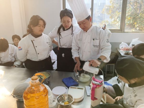 认真聆听授课1.jpg