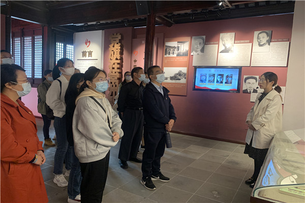 常州红馆参观_副本.jpg