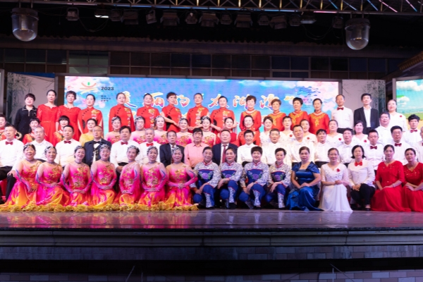 全体演员合影.jpg