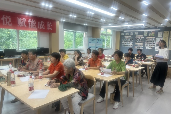 5.25谢凤梨老师《向阳心悦 银龄幸福课》IMG_5942.JPG
