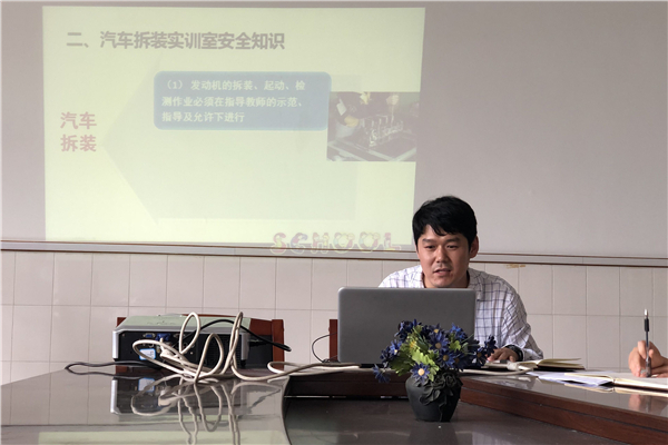 侯俊科长培训安全知识_副本.jpg
