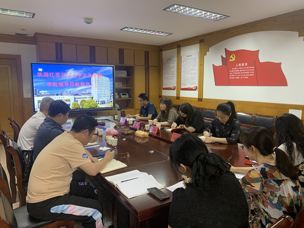 座谈会现场_副本.jpg
