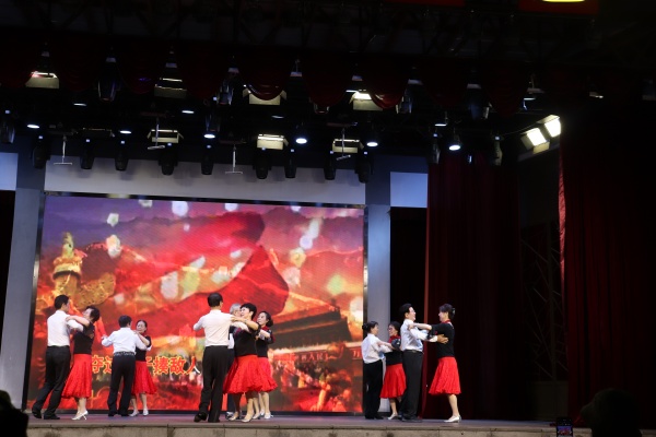 7交谊舞表演.JPG