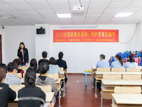 康复中心负责人讲话.jpg