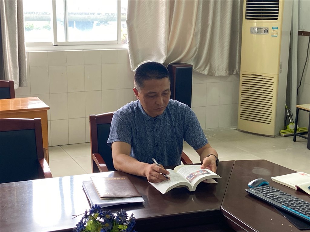 支委会刘斌学习.jpg