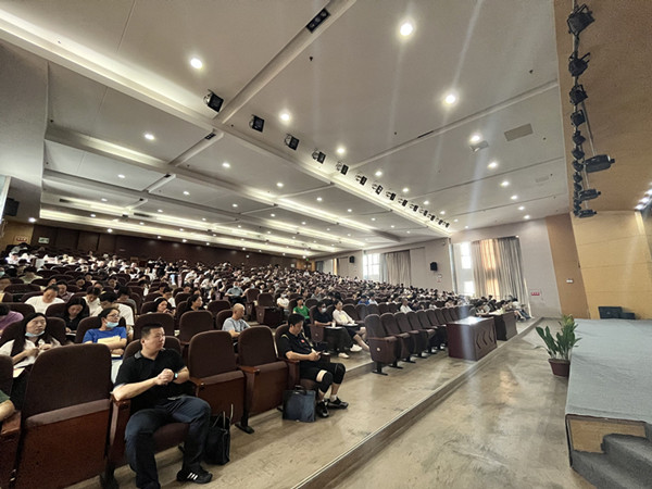 学员听讲.jpg