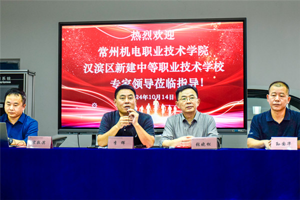 李辉校长致欢迎词_副本.jpg