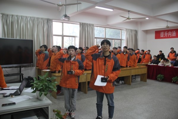 同学宣誓.JPG