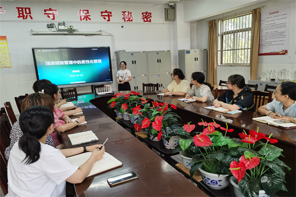 顾钱娟老师讲座1.jpg