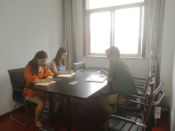 认真学习会议精神.jpg