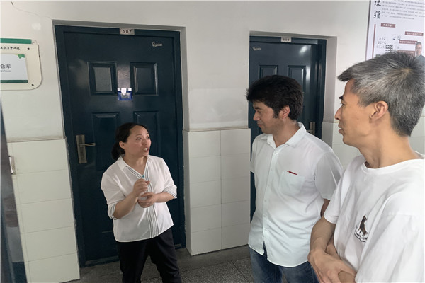 专业教师现场交流_副本1.jpg