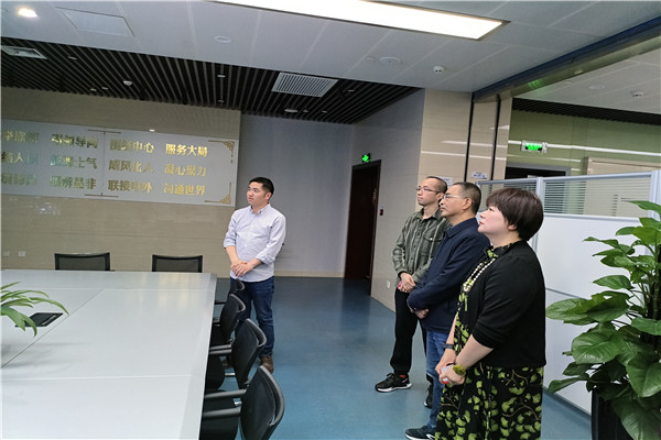 1 学院领导参观常州电视台.jpg